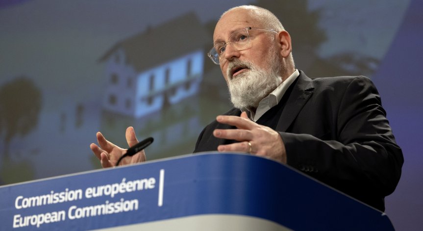Зам.-председателят на ЕК: ЕС допусна грешки във ваксинационната стратегия