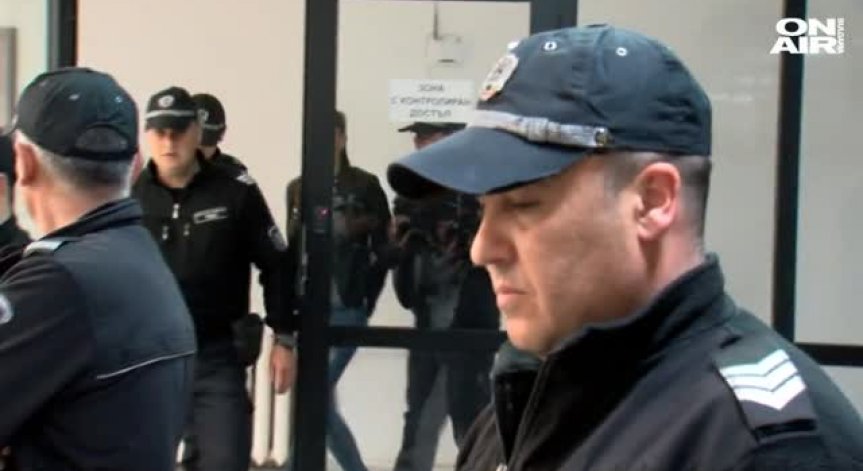 Полицайката от Благоевград, помагала на криминално проявени, остава в ареста