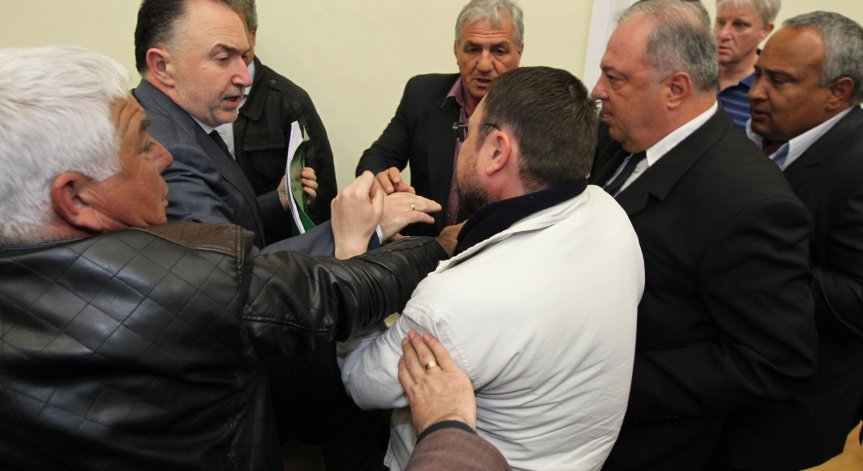 Напрежение и физически сблъсъци белязаха заседанието на СДС