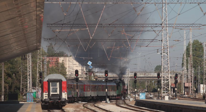 БДЖ спира движението на международните влакове от вторник