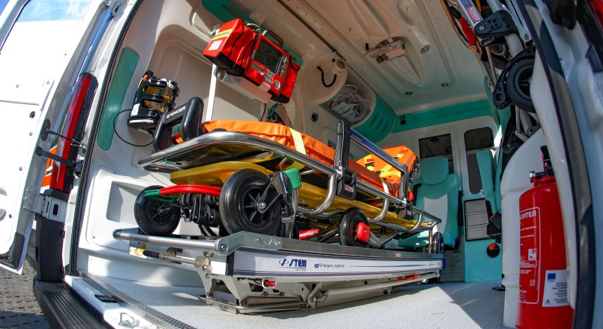 Изведоха от медикаментозна кома детето, ударено от мълния в Бургас