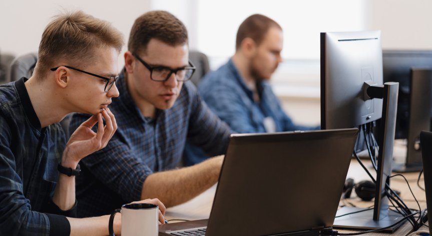 Хора в IT сферата печелят над 25 хил. лв. месечно