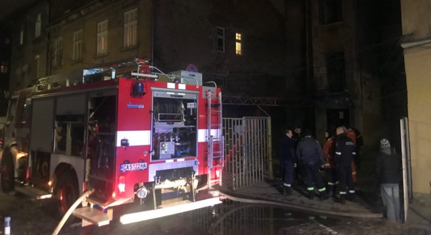 Пожар горя в жилищна сграда в София, мъж е загинал
