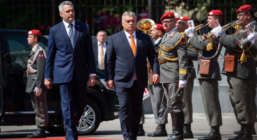 Австрийският канцлер: ЕК ни тласка към провал с противоречиви инструкции относно газа