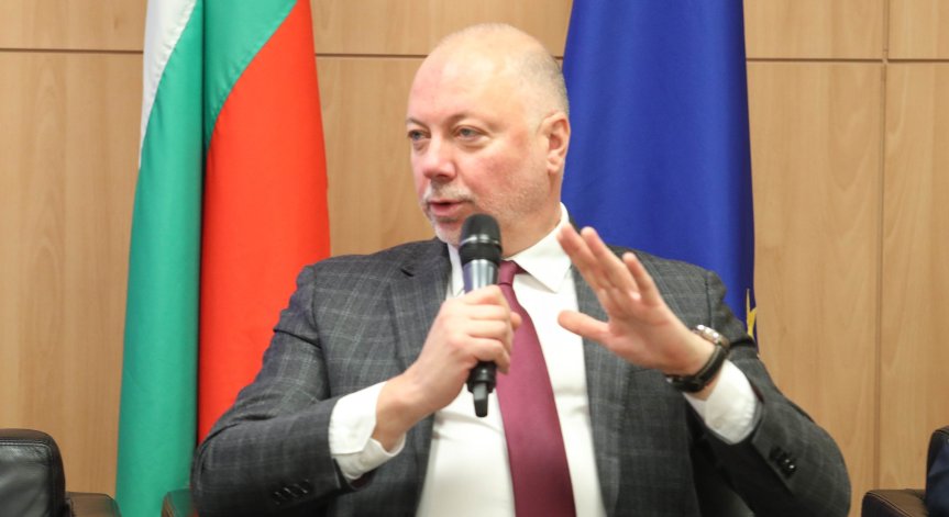 Росен Желязков към приходните агенции: Вие имате гърба на държавата