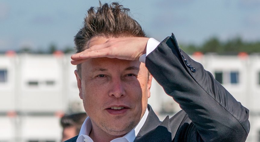 SpaceX разполага още хиляди сателитa в орбита