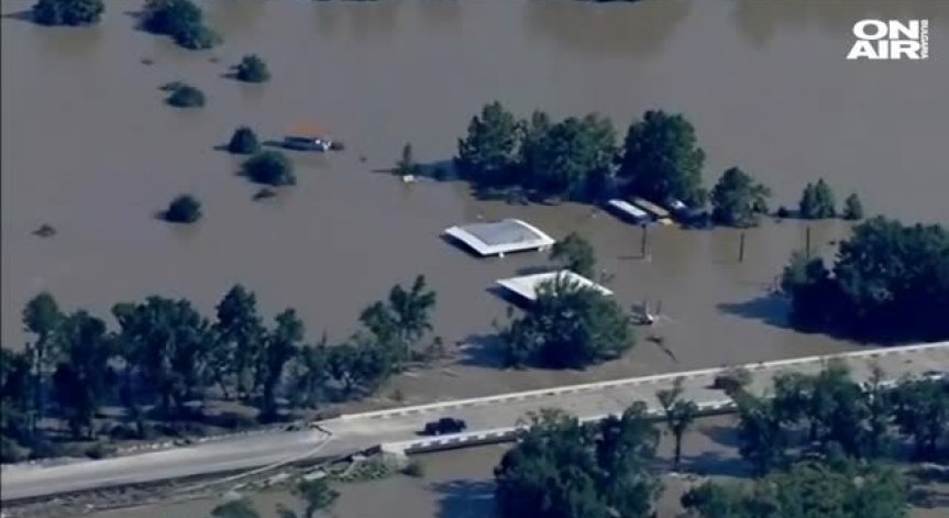 След опустошителния Харви: Тръмп иска 6 млрд. долара от Конгреса