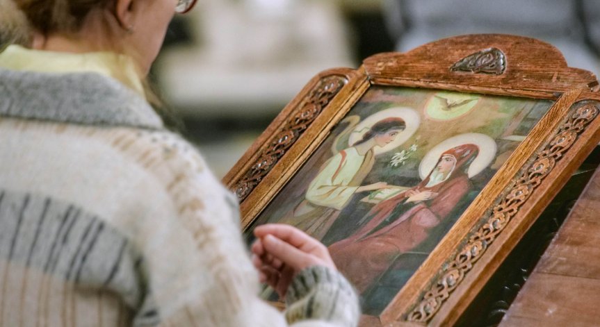 Почитаме иконата на Божията Майка 