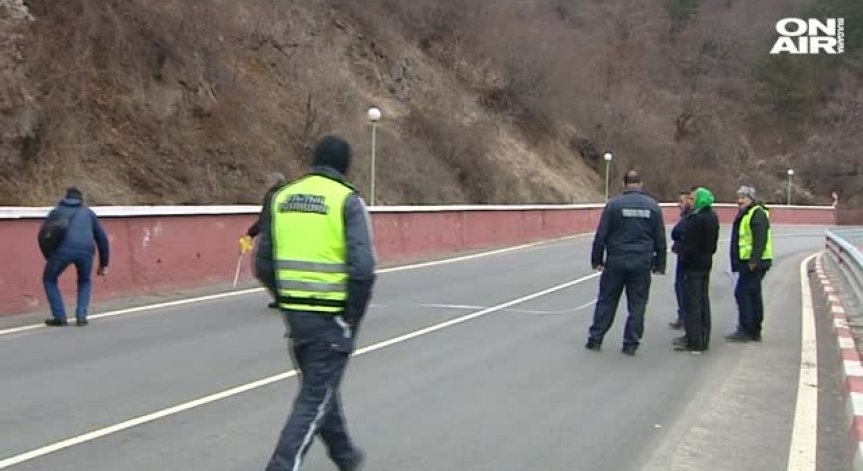 Възстановено е движението на пътя Своге-Нови Искър