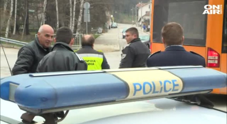 Арестуваха собствениците на ротвайлери, нахапали деца и дядо в Железница