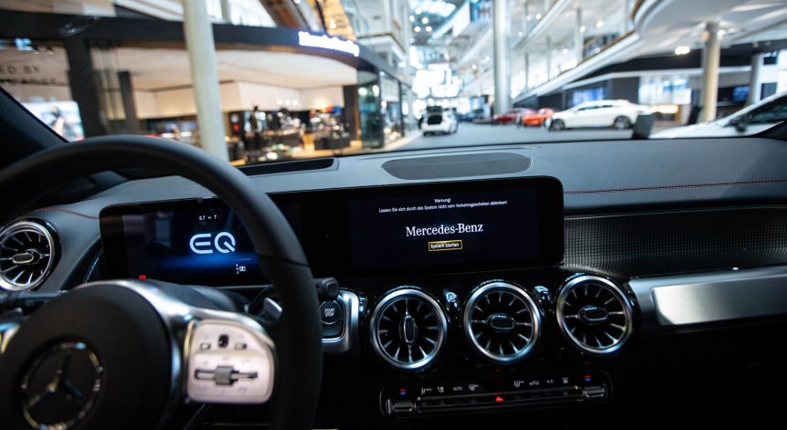 Mercedes изумява с нови технологии за сигурност и удобство