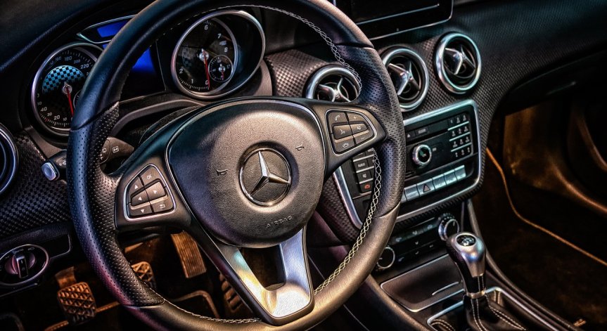 Tesla със сериозно отстъпление, Mercedes оглави класацията