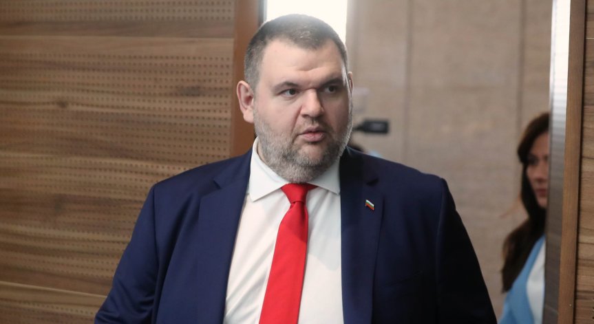 Пеевски чака Радев на изборите.