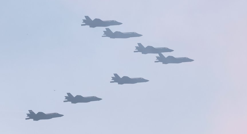 Южнокорейски и американски изтребители проведоха учения след провокацията от КНДР