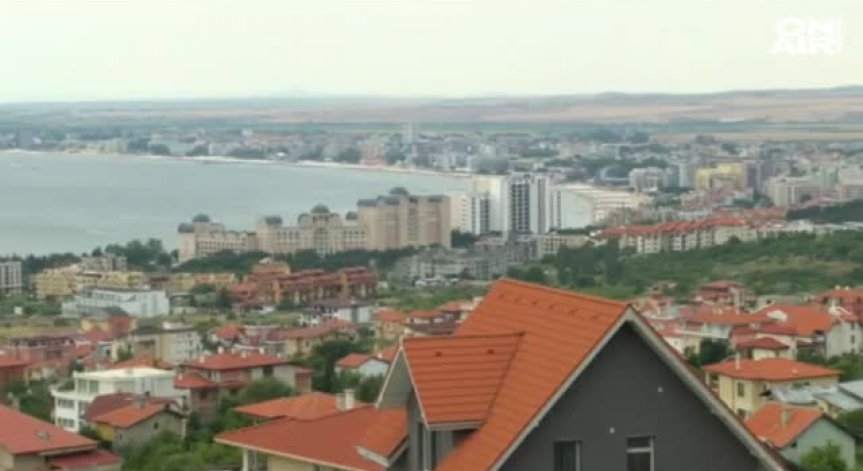 Туристи платиха 700 паунда за луксозна вила край Бургас. Получиха изоставена къща