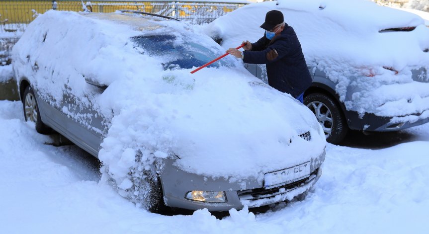 Има предупреждения за жълт, оранжев и червен код на височина над 1700 метра.