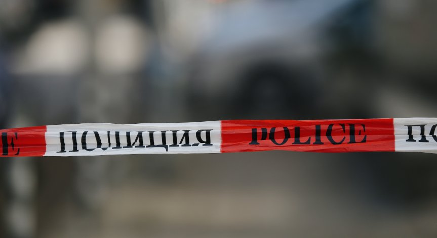 Разследват убийство на мъж в Добричко, задържаха сина му