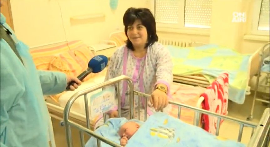 7 бебета са проплакали на Коледа в болницата 