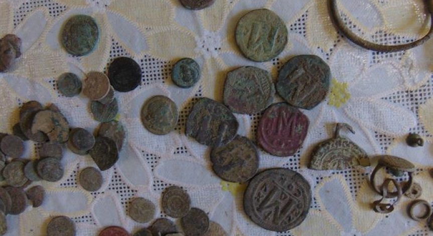 Иззеха над 700 антични и средновековни монети при спецакция в Ямбол
