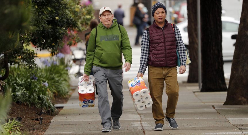 Експерт обясни защо хората се презапасяват с тоалетна хартия