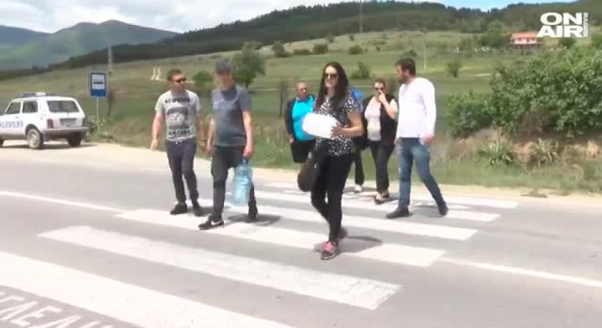Блокираха път заради безводието във Велинград