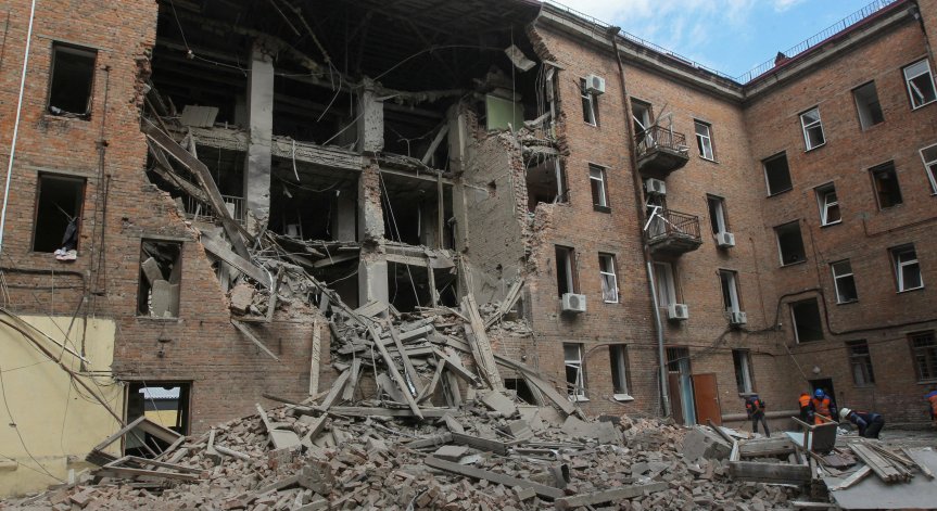 Двама души са загинали при руска атака с дронове в Сумска област
