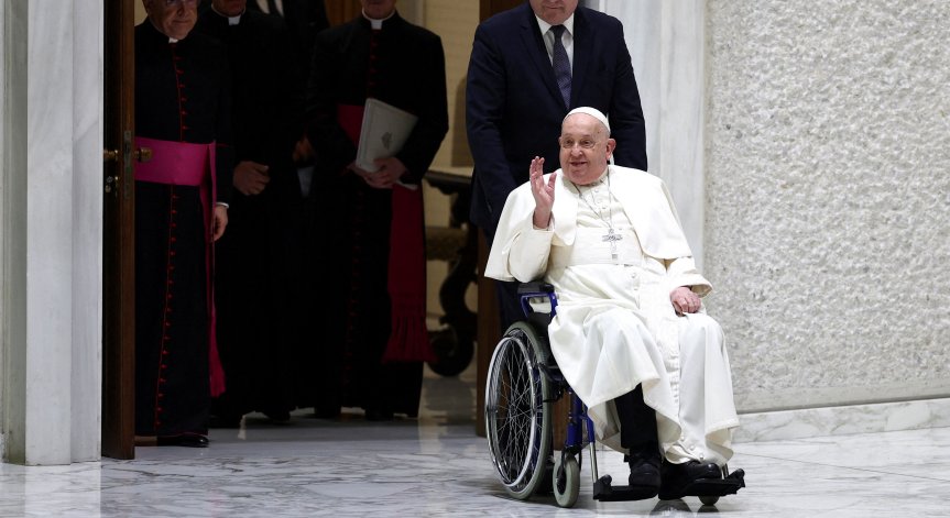 Папата отправи своите молитви.