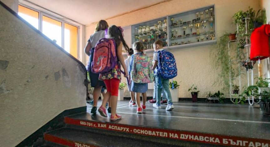 Учители поискаха дистанционно обучение до края на пандемията