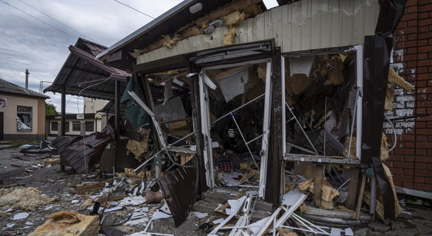 Кметът на Харков: Руснаците се изтеглиха от града, много жилищни сгради са разрушени