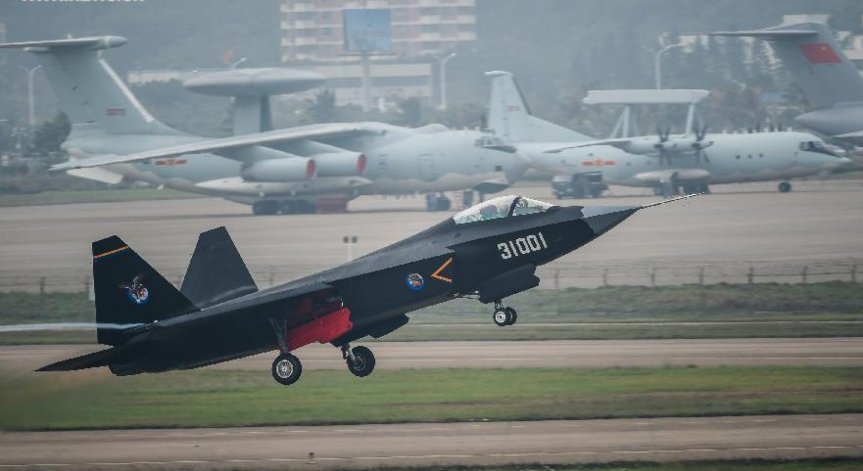 J-31 на авиошоуто в Чжухай, Китай
