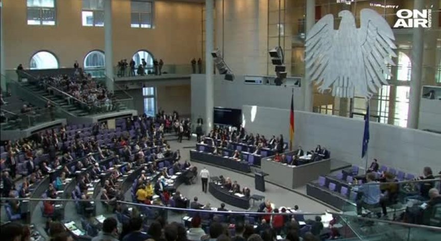 Германия налага частична забрана за носене на бурки