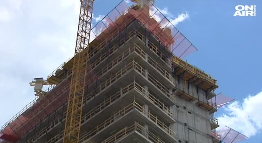 Спряха строежа на небостъргач в София, проверяват Боил Банов