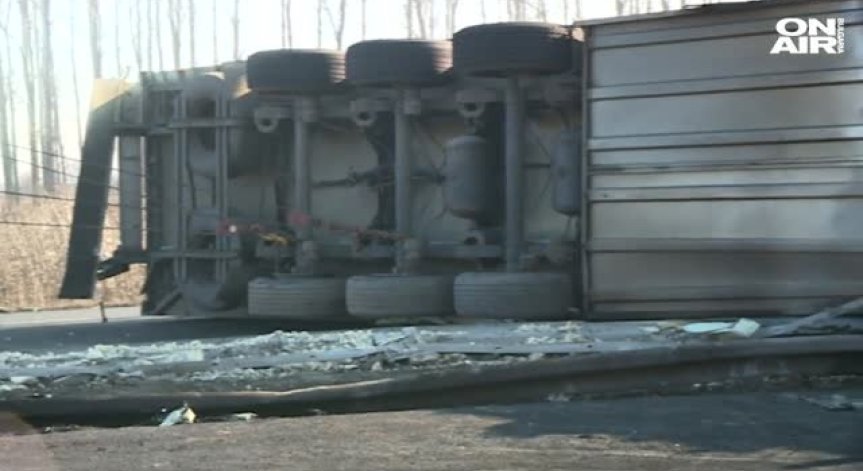 ТИР катастрофира и се запали на магистрала 