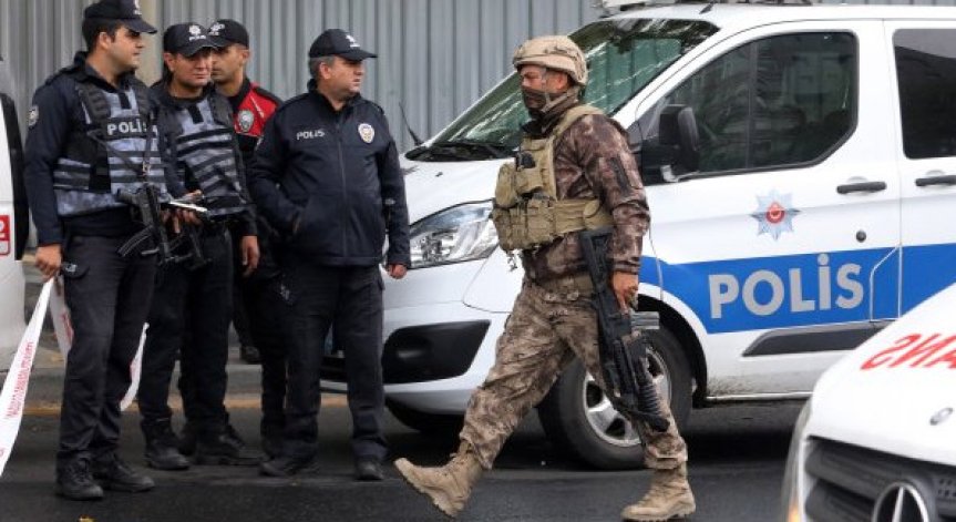 Турски граничари откриха малък самолет, скрит в ТИР, на границата с България