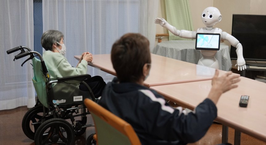 Хиляди изчезнали и стотици намерени мъртви: Япония бори деменцията с AI и GPS тракери