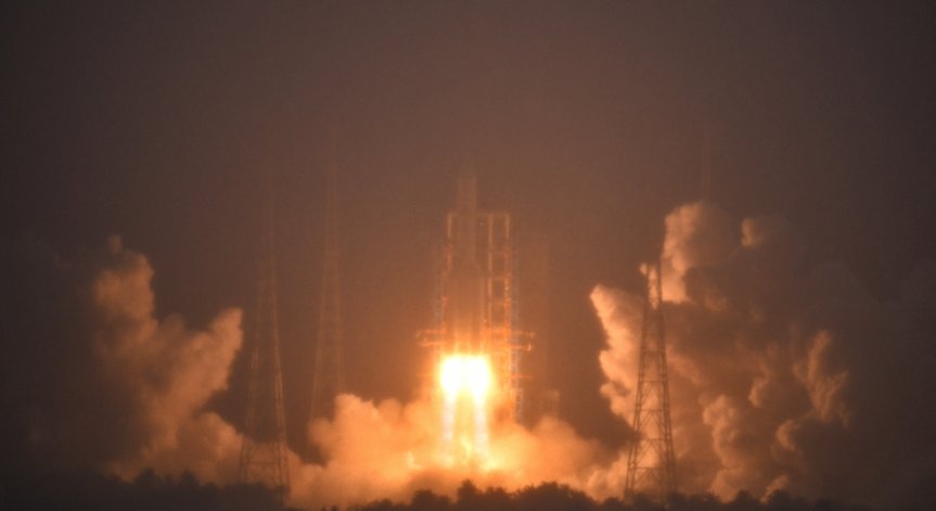 Историческо: Китайски кораб кацна на обратната страна на Луната