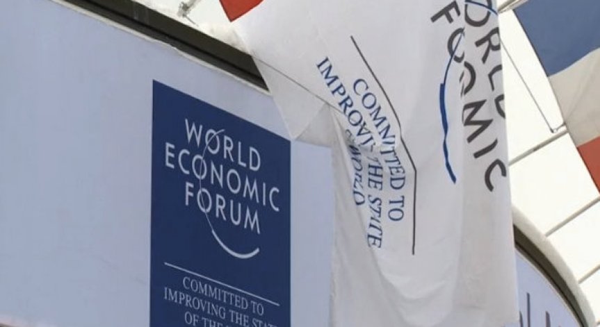 Бежанците и петролът: темите в Давос според Клаус Шваб