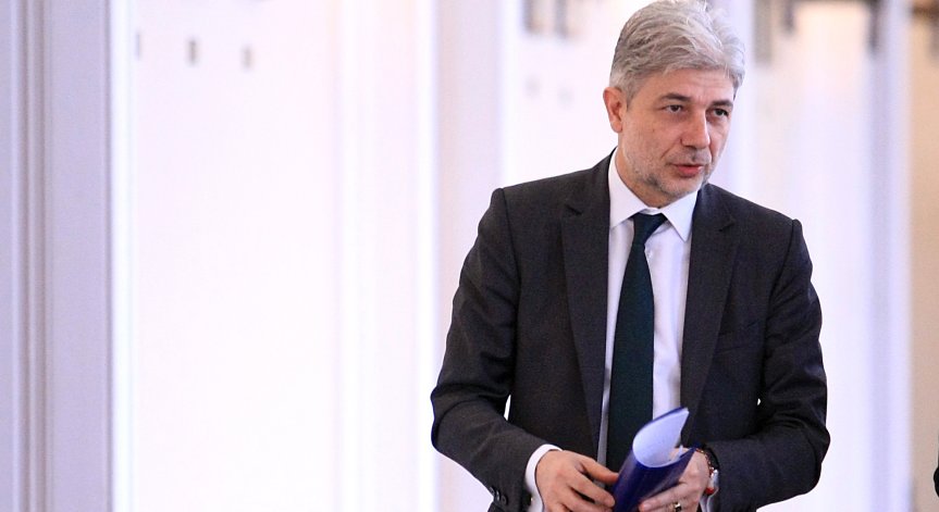 Гледат мярката за неотклонение на Нено Димов по Skype