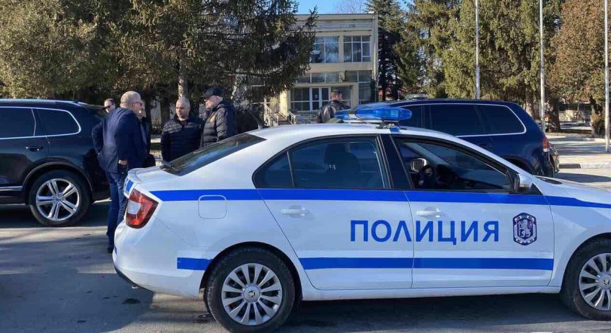 Мъжът, опитал се да обере банка във Варна, е бил пиян, задържан е за 72 ч.