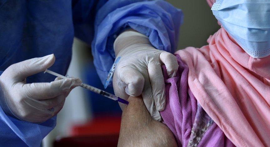 AstraZeneca: Във ваксината няма свинско, подходяща е за мюсюлмани 