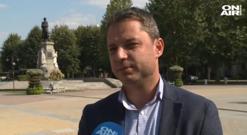 Депутатите гласуват оставката на Делян Добрев