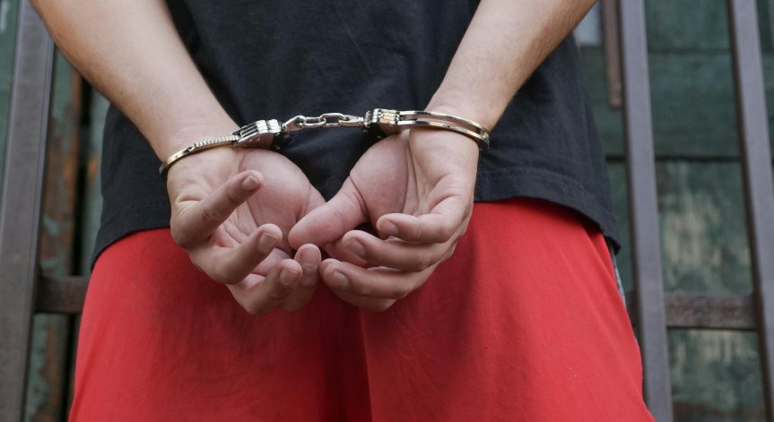 Загинал е на място при падането си на тротоара.