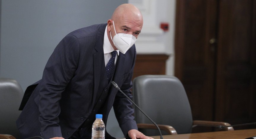 Ген. Мутафчийски: Няма да затваряме хората, чакаме ваксините