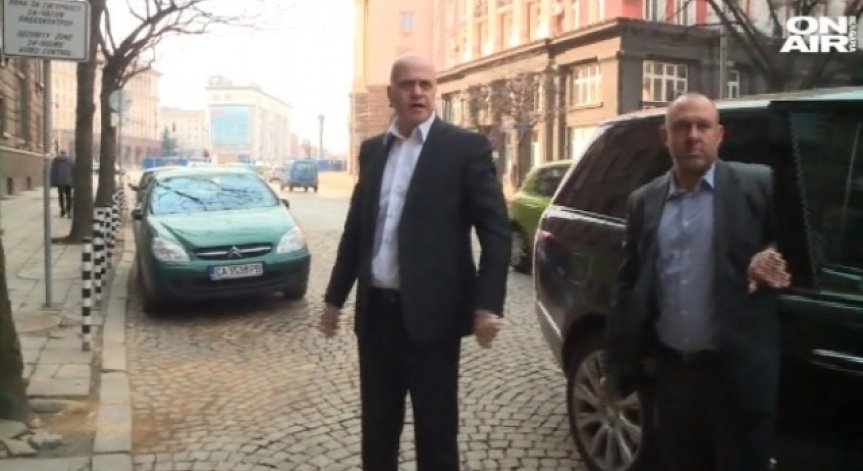 Слави Трифонов ще разговаря с желаещите да станат политици