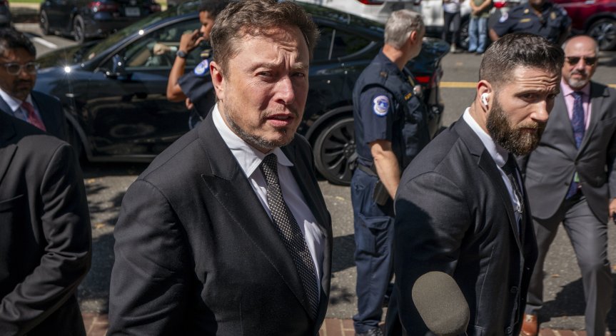 Мъск изрази критика към спасителните операции на мигранти, финансирани от Германия