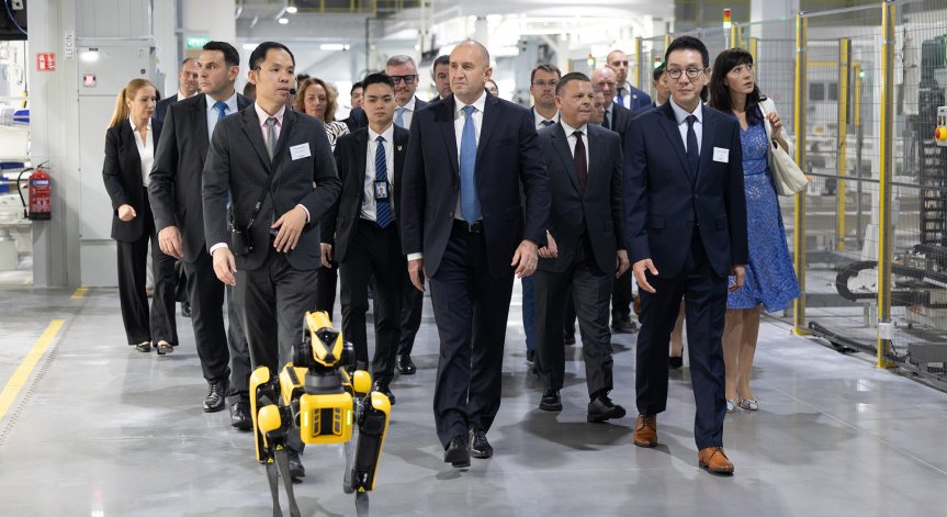 Българският държавен глава е на работно посещение в Република Сингапур.