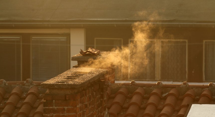 Helpbook оплакване: Съсед гори боклуци и трови въпреки молбите