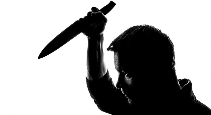 Мъж опря нож в гърлото на жена си: 