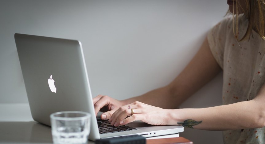 Работата на бюро по 8 часа дневно крие рискове за здравето