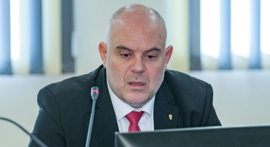 Гешев: Не може всички проблеми да се прехвърлят на съдебната власт
